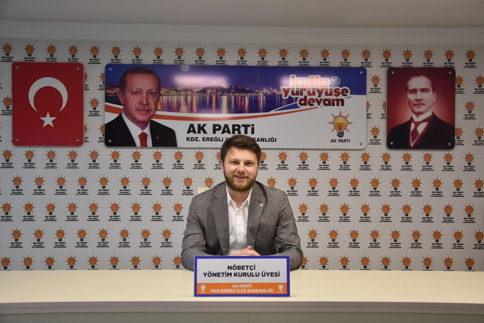 Ömer Yazıcıoğlu, AK Parti Kdz. Ereğli İlçe Başkanlığı’nda “Nöbetçi Yönetim Kurulu Üyesi” masasında