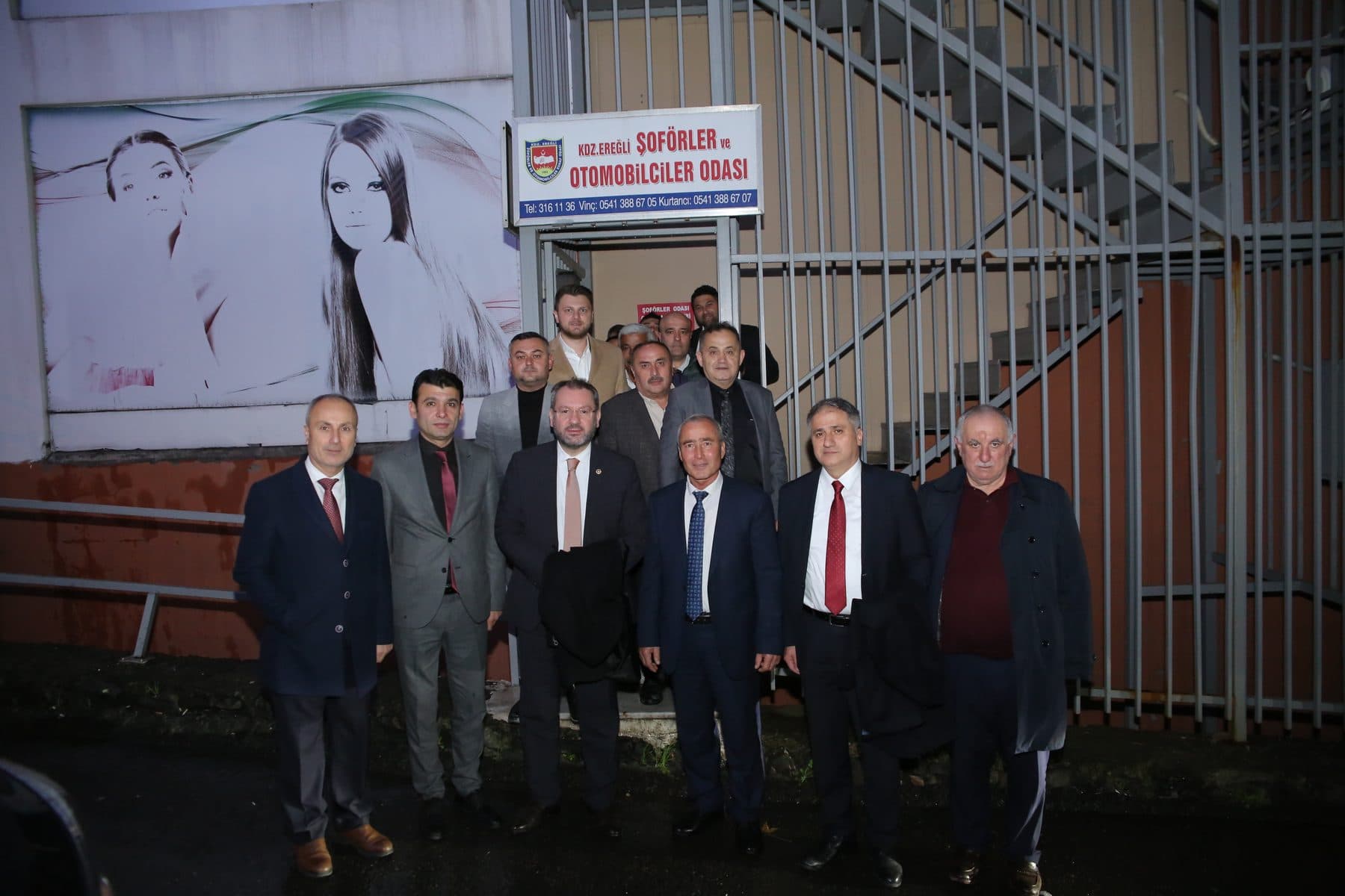 Kdz. Ereğli Şoförler ve Otomobilciler Odası önünde toplu fotoğraf