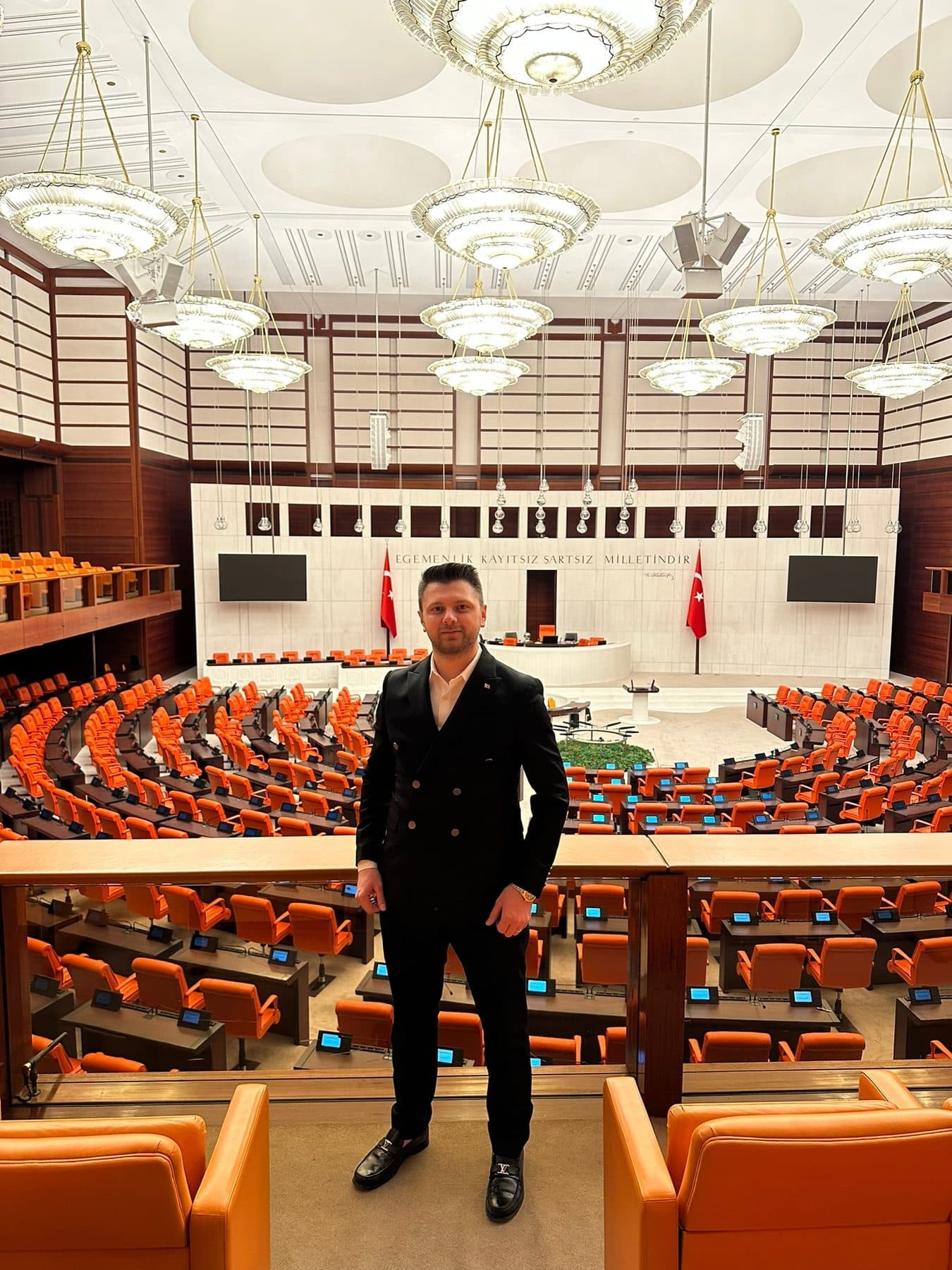 Ömer Yazıcıoğlu, TBMM Genel Kurul salonunda kürsünün önünde